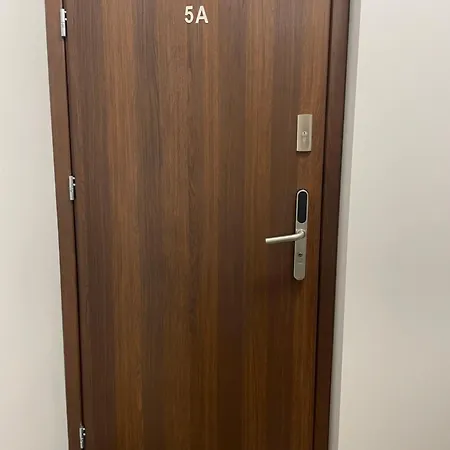 Przystanek - Ul Komuny Paryskiej 3 Apartament