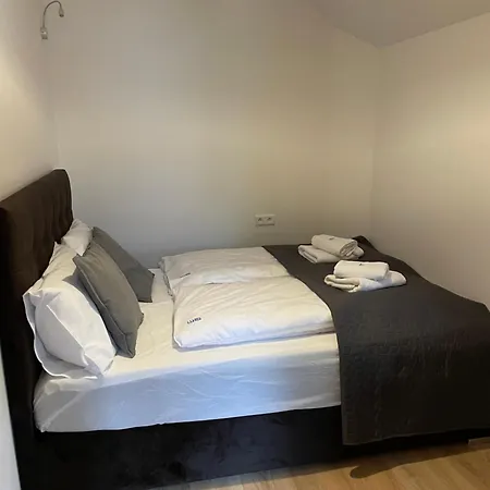 Przystanek - Ul Komuny Paryskiej 3 * Karpacz