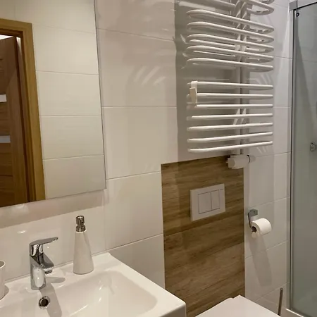 Przystanek - Ul Komuny Paryskiej 3 Lägenhet