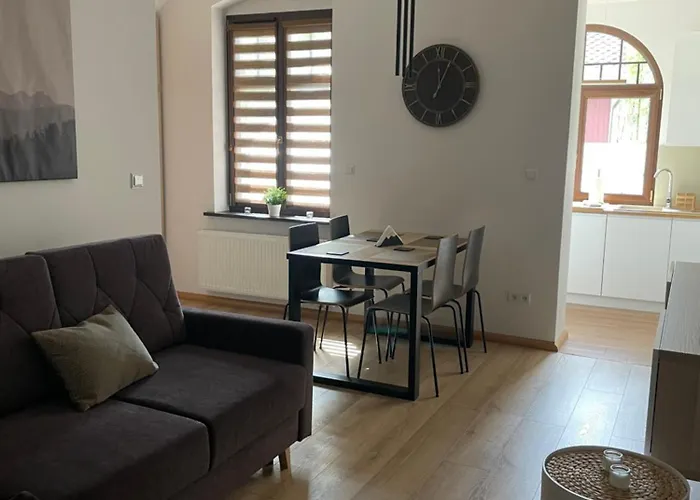 Przystanek - Ul Komuny Paryskiej 3